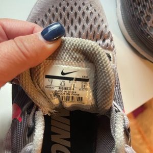 Women’s size 7 Nike